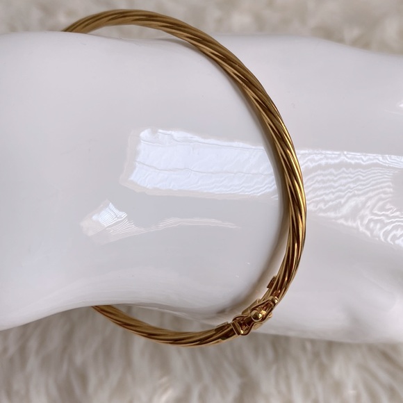10K Yellow Solid Gold Twist Hinge Bangle Bracelet - Picture 7 of 11